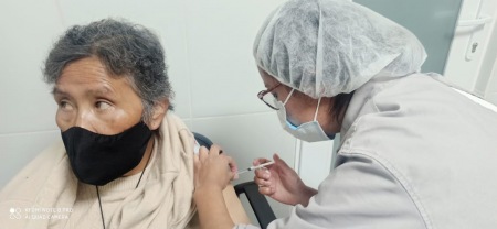 imagen Hospital Arco Iris coadyuva en la vacunación de la población más vulnerable